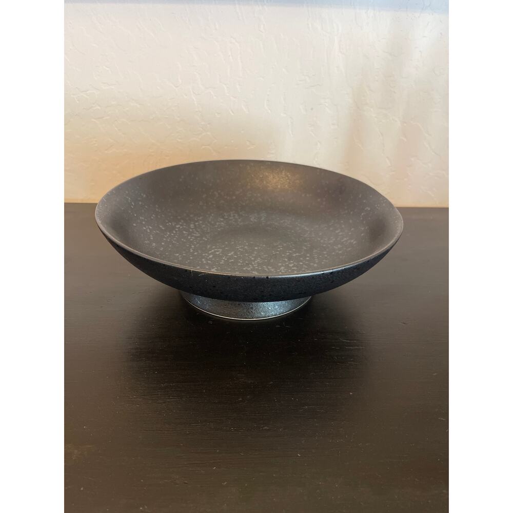 Setomonohonpo black ceramic pedestal bowl with a splattered matte finish